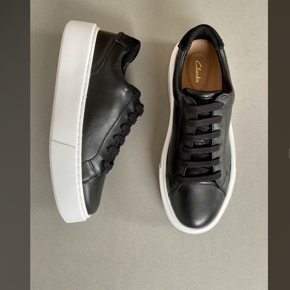 NIB Clarks Hero Lite Lace-Up Leather Sneakers In Black Size 6.5 - Picture 1 of 15